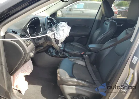 2018 Jeep Compass Latitude z USA, uszkodzony, nr VIN 3C4NJDBB2JT313967